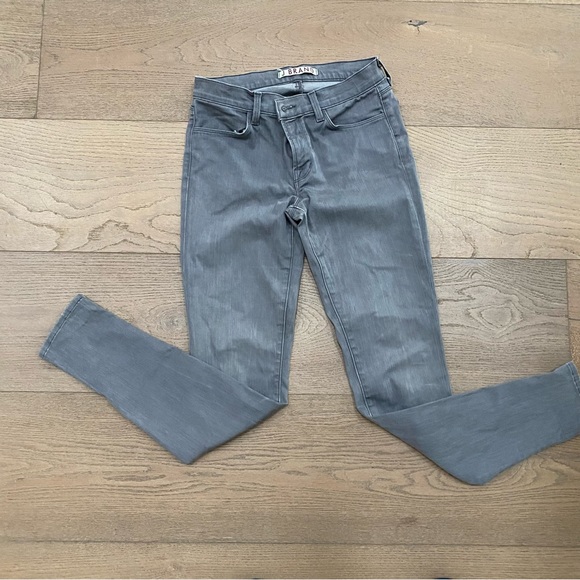 J Brand size 27 Gotham skinny jeans. Stretchy and soft, perfect to dress up! - Picture 1 of 4